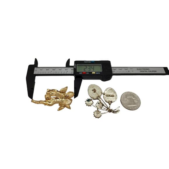 Kissing Angels Gold Tone Pin Sarah Coventry Frosted Strawberry Brooch with Ruby - Picture 12 of 14